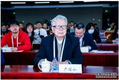 中国工程院院士卢耀如在人民日报社与程善道举行座谈